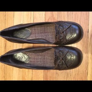 Mudd Derek brown Oxford style high heels. Women’s size 11.